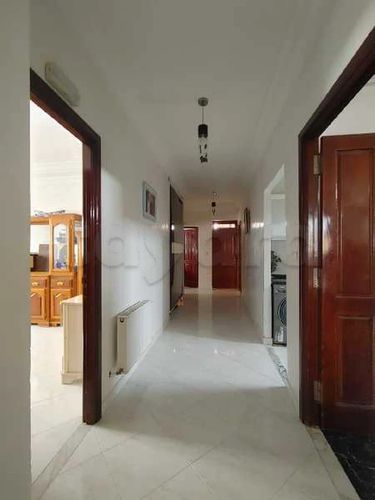 للبيع طابق اول من بناية