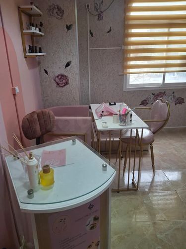 Local Onglerie et Esthétique Menzah