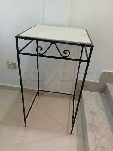 table fer forgé avec marbre en bon état
