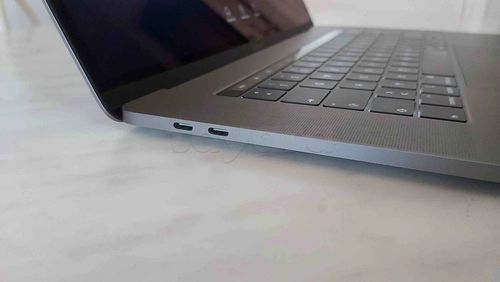 MacBook Pro 15 Core i7 2019 16G/251G 4G Graph/Cycl:57