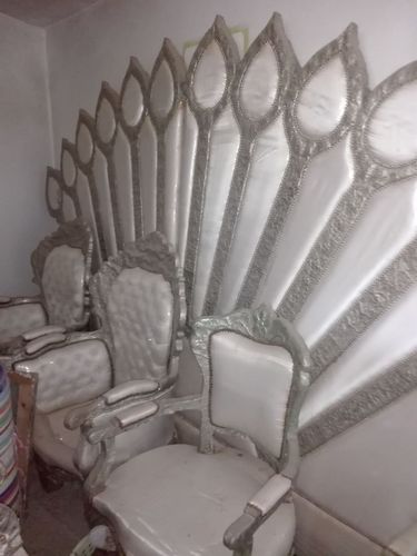 منصات فضة  وكراسي وكنستروات