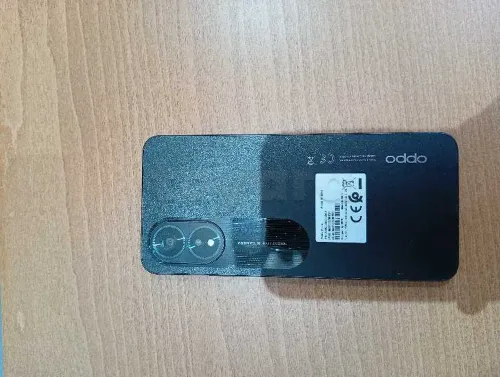 deux téléphones
Oppo A18 et Infinix smart 7
afficheur mkaser mais ye5dmou en très bon état