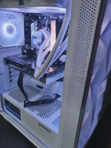 Gamer neuf I5 13600KF 32RAM 512G Nvme RTX 5060TI 16G