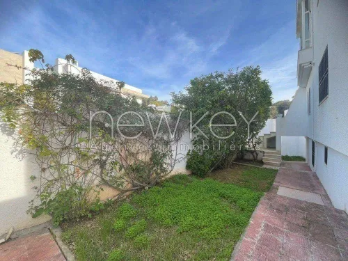 A louer une villa à Gammarth Village  avec jardin