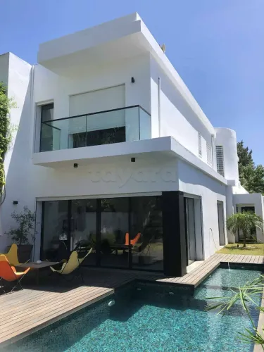 AL Belle Villa avec jardin et piscine la soukra