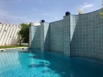 A louer villa avec jardin et piscine à El Menzah 9