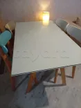 table à manger avec 4 chaises