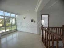 A louer une villa à Gammarth Village  avec jardin