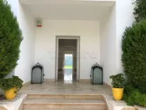 A louer villa avec jardin et piscine à El Menzah 9
