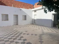 Maison avec grande cour à vendre – Belle opportunité - منزل للبيع مع فناء كبير – فرصة رائعة