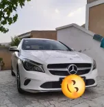 Une belle voiture de luxe Mercedes CLA 180