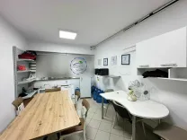 A Louer Plateau moderne 230m² Hall et 4 pièces Montplaisir