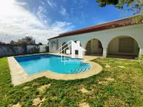 A vendre une villa avec piscine à la soukra