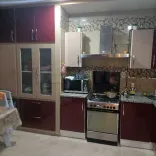 maison avec deux étages complet et deux garages.