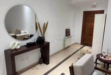 a vendre s+4 spacieuse avec parking ss a laouina