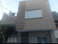 A vendre une maison sur trois niveau bâtie sur terrain 100m2 au le kram ouest