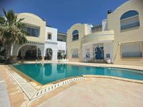 A vendre une villa avec piscine à Gammarth