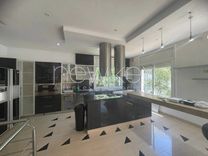 A vendre une villa avec piscine à Gammarth