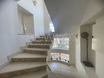 A vendre une villa avec piscine à Gammarth