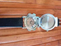 Montre avec Boussole en bonne état