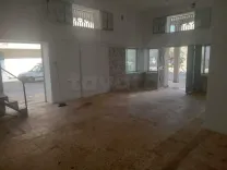 tél 22214299 à vendre 3 loucaux