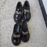 Deux Chaussures d'enfants