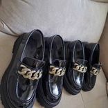 Deux Chaussures d'enfants