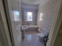 etage de villa sur rout x cité romena 2 pres de station Métro compus