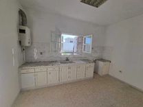 etage de villa sur rout x cité romena 2 pres de station Métro compus