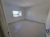 etage de villa sur rout x cité romena 2 pres de station Métro compus