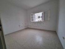 etage de villa sur rout x cité romena 2 pres de station Métro compus