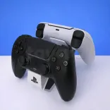 ps5 avec 2 manettes et support/chargeur sony