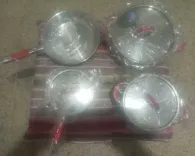 DEUX ENSEMBLES DE BATTERIE DE CUISINE INOX