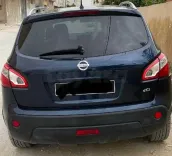 Nissan Qashqai DCI volent à droite