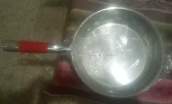 DEUX ENSEMBLES DE BATTERIE DE CUISINE INOX