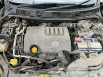 Nissan Qashqai DCI volent à droite