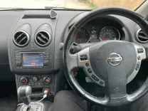 Nissan Qashqai DCI volent à droite