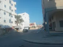 tél 22214299 à vendre 3 loucaux