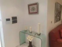 un bel studio richement meublé