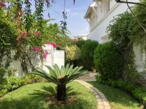 A louer villa avec jardin et piscine à El Menzah 9